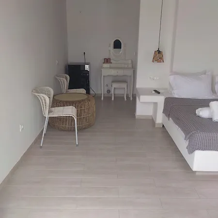 Ftelia Breeze Hotell Klouvas